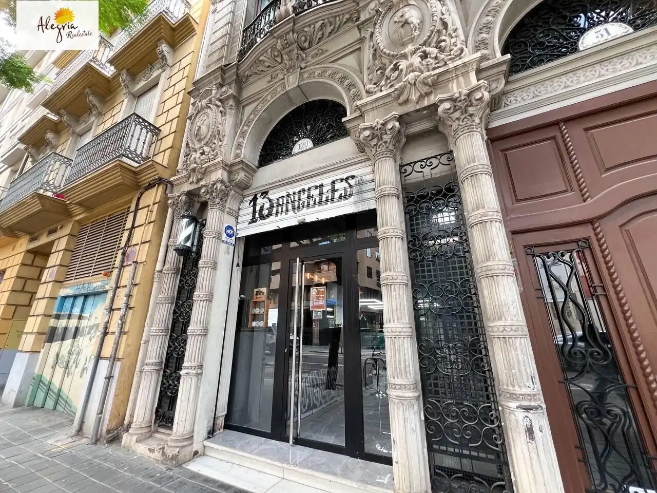 Vista exterior de Local en traspaso en  Valencia Capital con Amueblado