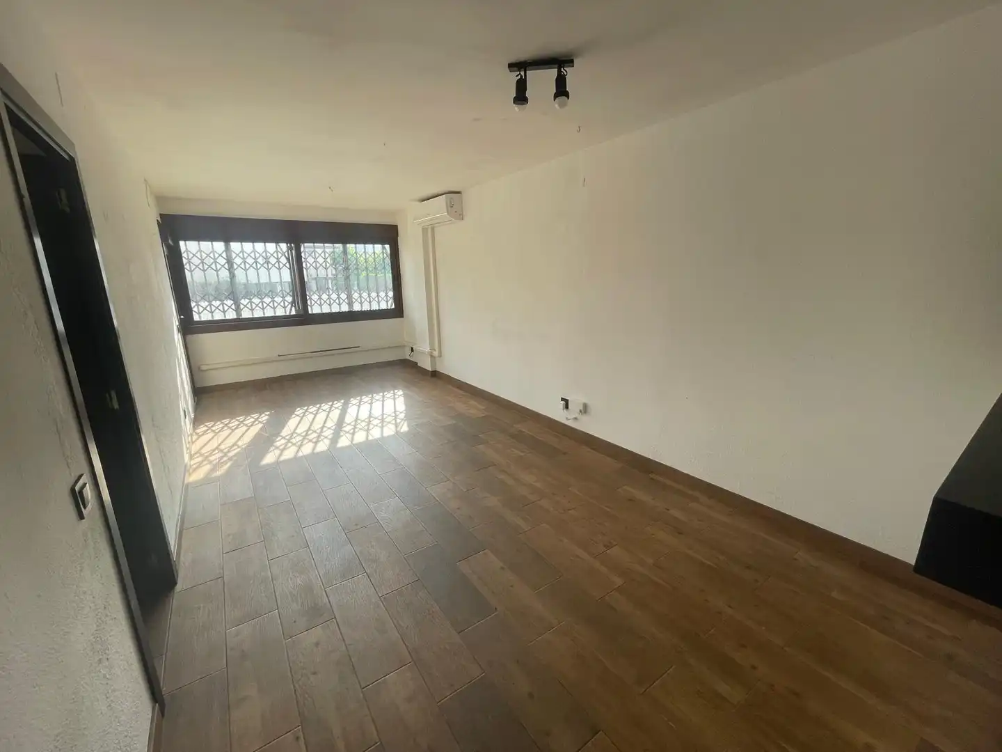 Erdgeschoss zum Verkauf in Cunit mit Klimaanlage, Privatgarten und Terrasse