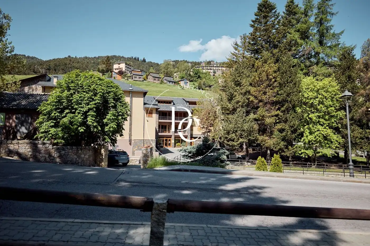 Vista exterior de Dúplex en venda en Alp amb Calefacció i Jardí privat
