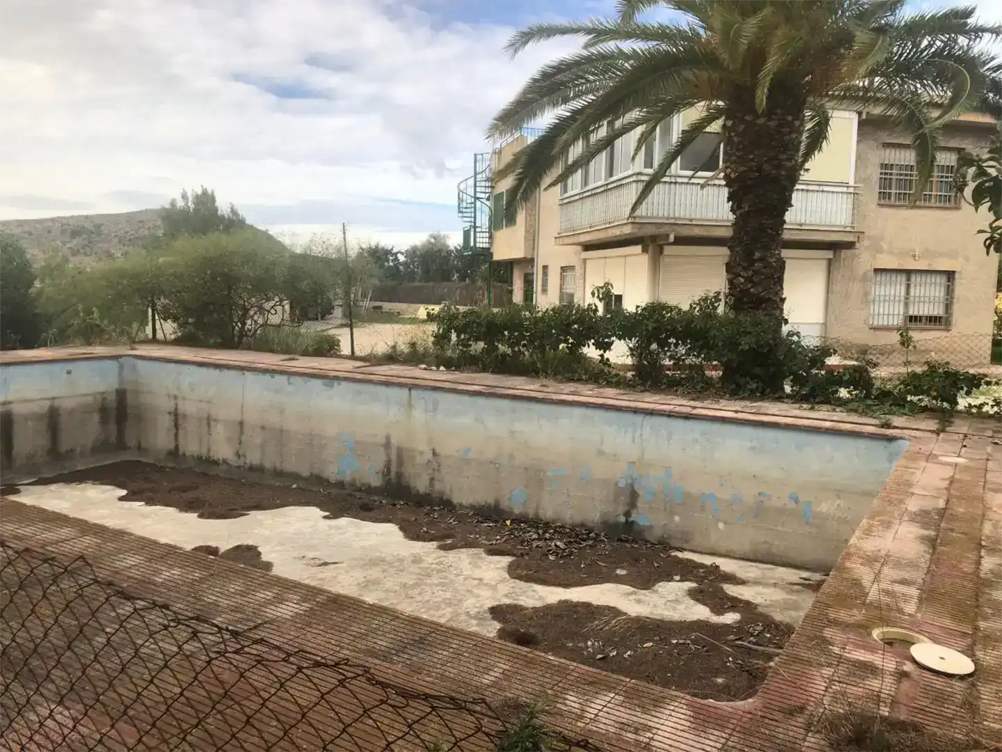 Piso en venta en Petrer con Jardín privado, Piscina y Balcón