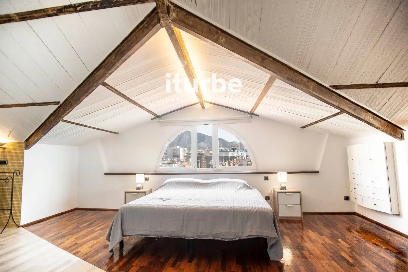 Schlafzimmer von Dachboden zur Miete in Fuengirola mit Klimaanlage, Terrasse und Möbliert