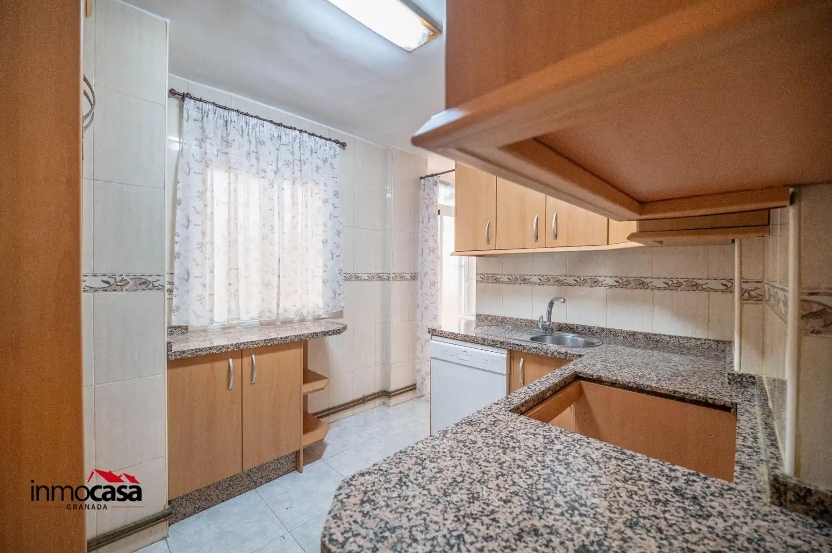 Kitchen of Flat for sale in Granada  with Air Conditioner, Heating and Balcony