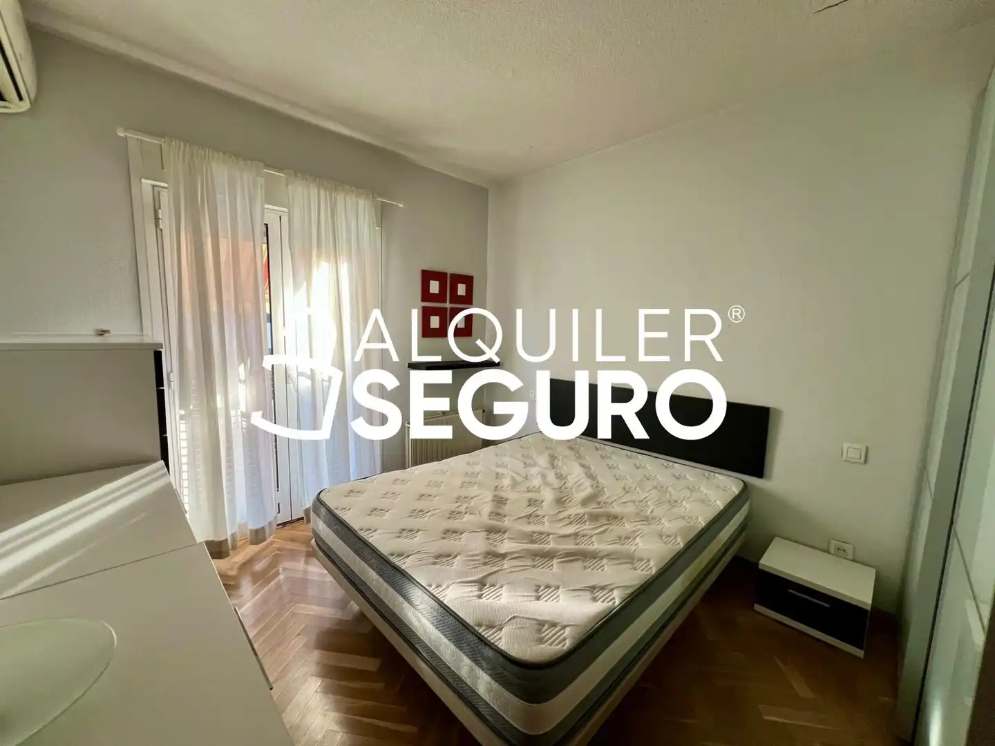 Schlafzimmer von Wohnung zur Miete in Madrid mit Klimaanlage, Heizung und Möbliert