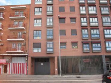 Aparcament amb ascensor en venda a Embajadores