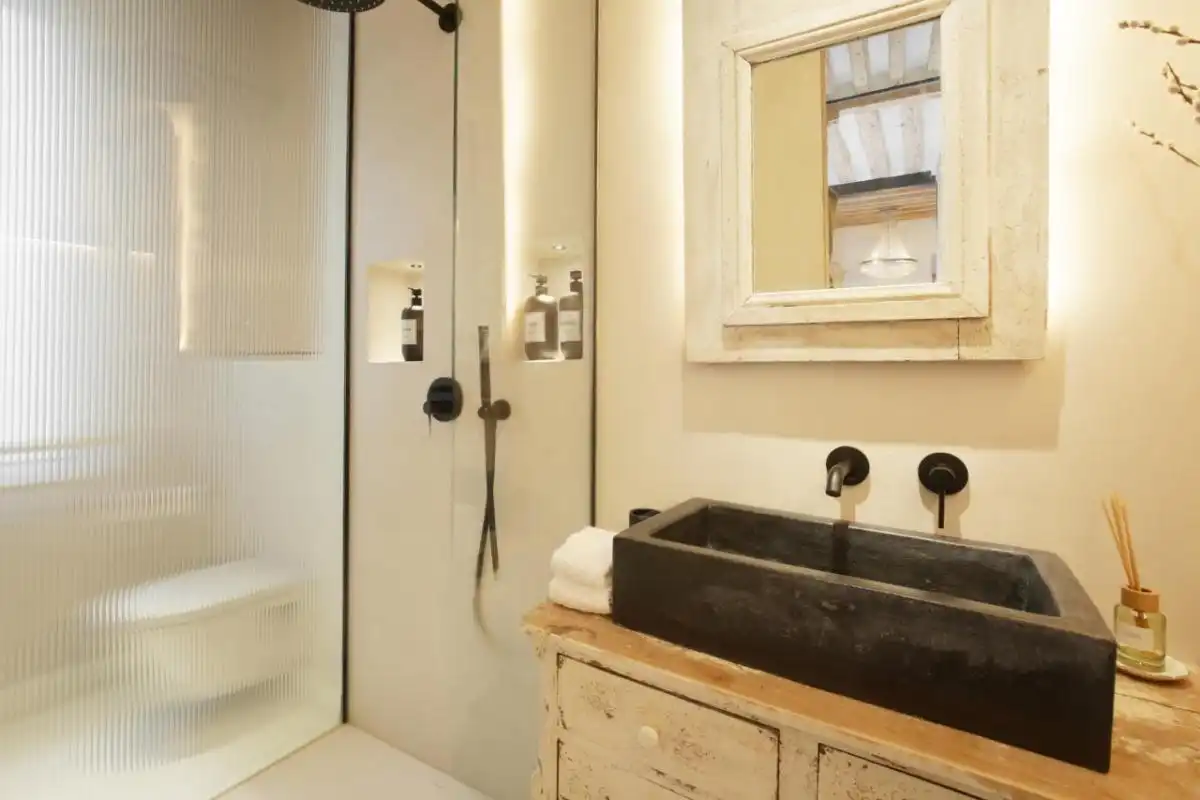 Bany de Apartament de lloguer en Madrid amb Aire condicionat, Moblat i Es permeten mascotes