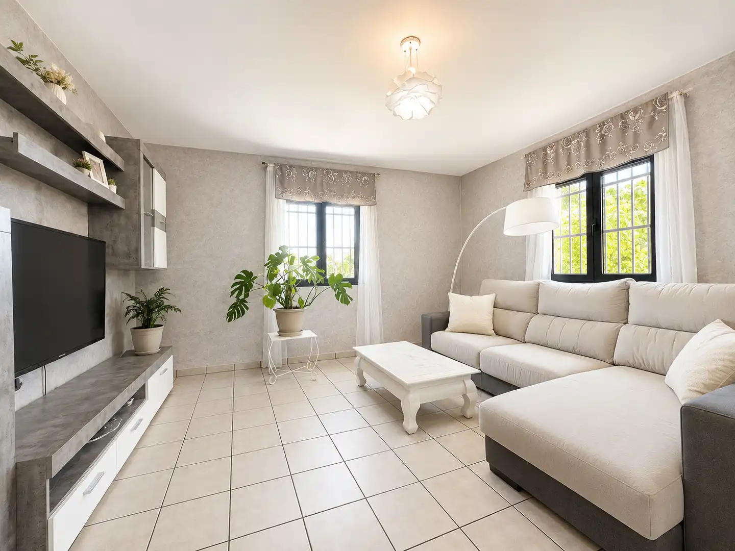 Sala de estar de Casa o chalet en venta en Nuevo Baztán con Aire acondicionado, Calefacción y Jardín privado