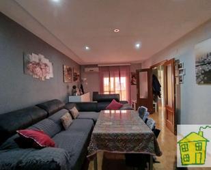 Sala d'estar de Casa o xalet en venda en Andújar amb Aire condicionat, Terrassa i Balcó