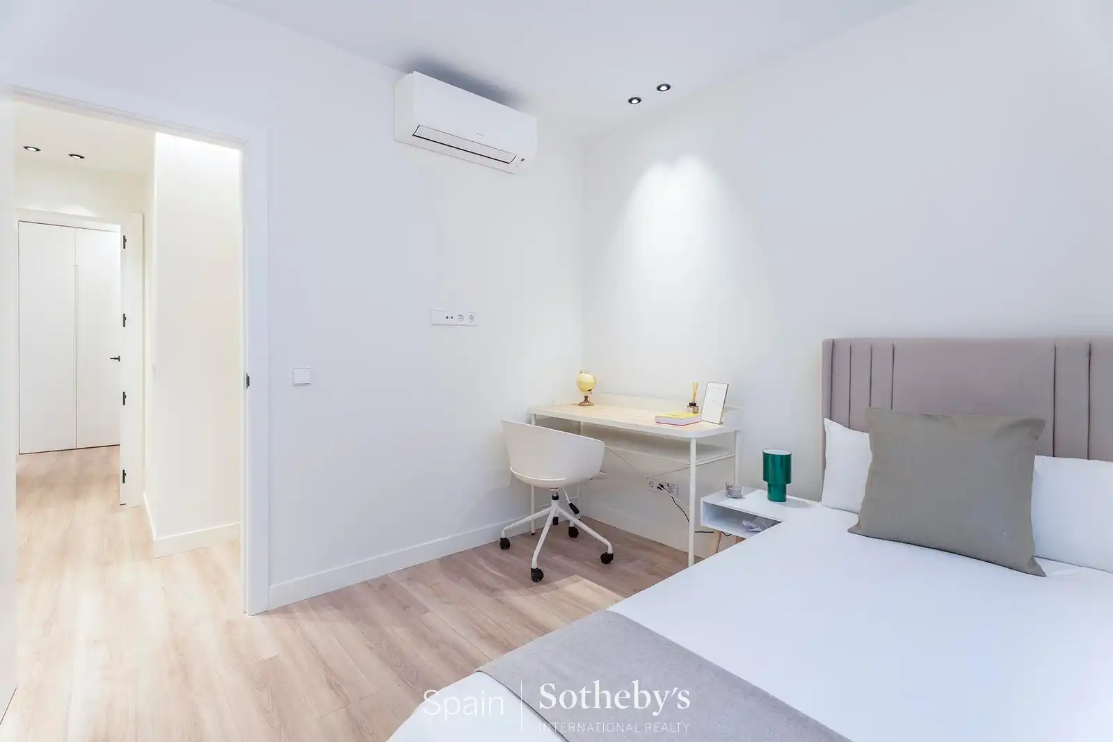 Dormitori de Apartament en venda en Madrid amb Aire condicionat i Calefacció