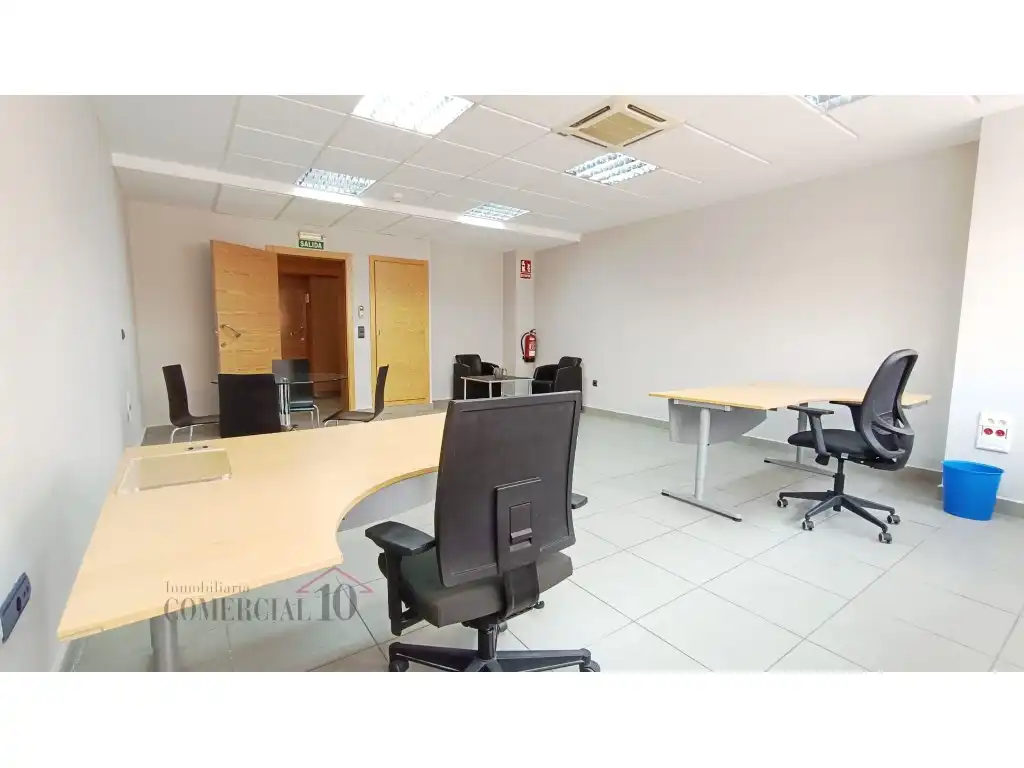 Office space with lift to rent in Calle Luis Alvarez Lencero, imagen 4