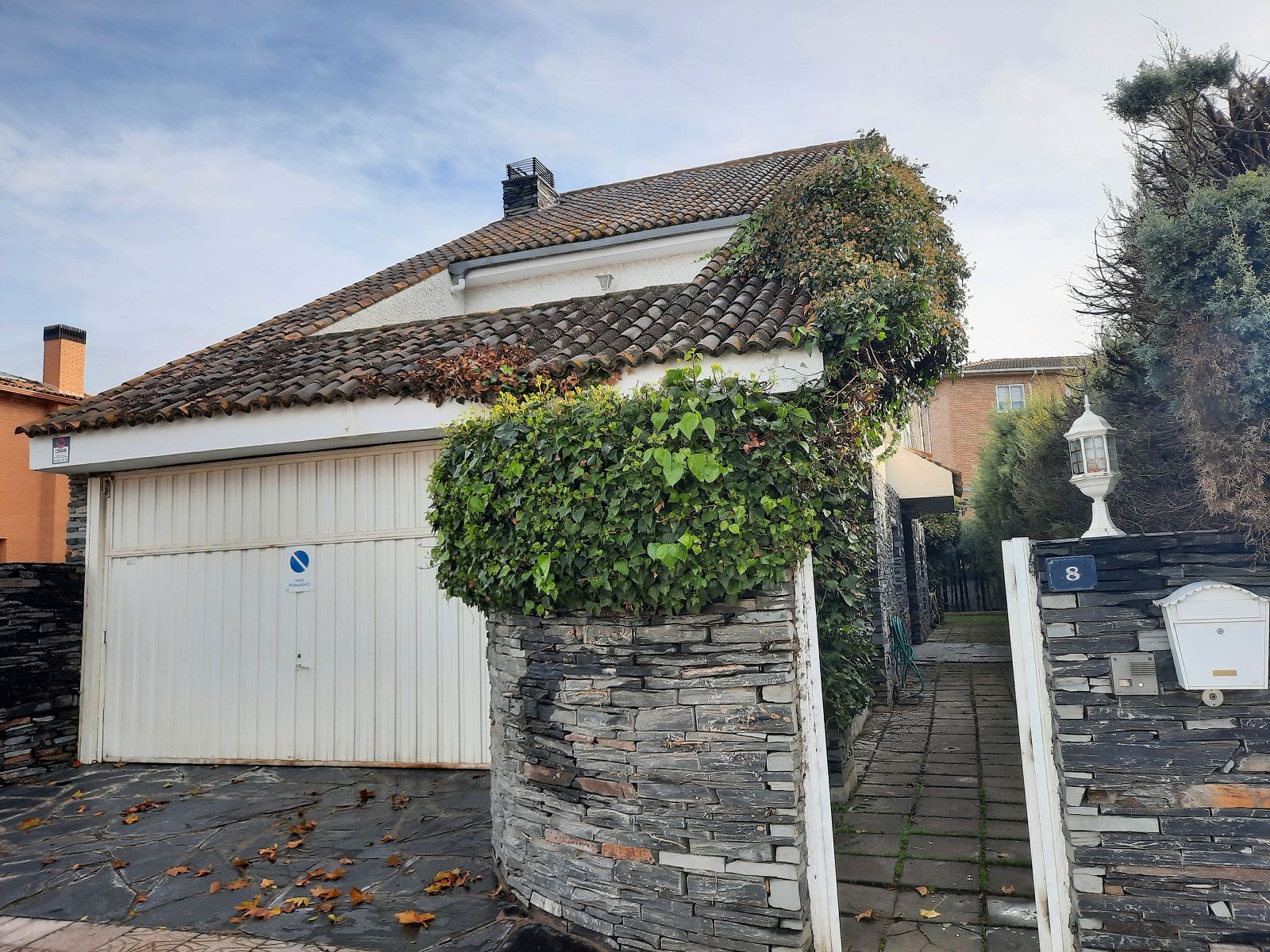 Exterior view of Single-family semi-detached for sale in Velilla de San Antonio  with Air Conditioner, Heating and Private garden