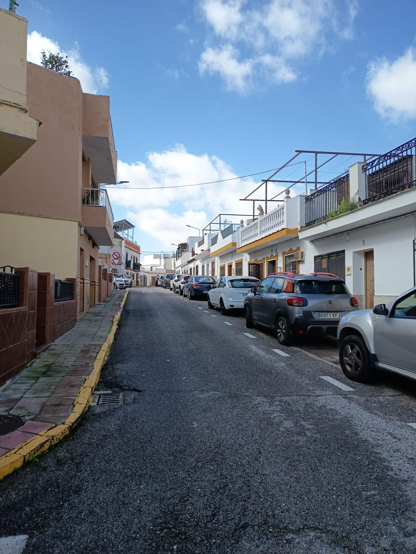 Exterior view of Single-family semi-detached for sale in Alcalá de Guadaira  with Air Conditioner and Terrace
