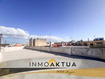 Casa con balcone in vendita a Centro