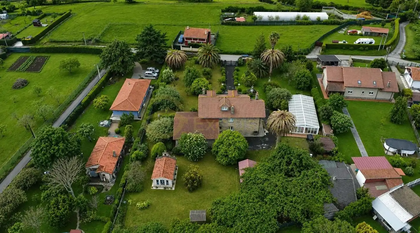 Vista exterior de Casa o chalet en venta en Castrillón con Calefacción, Jardín privado y Parquet