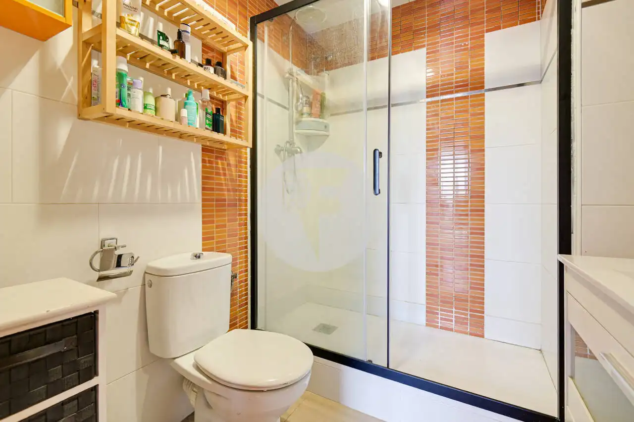 Bathroom of Attic for sale in Mollet del Vallès  with Air Conditioner, Heating and Balcony