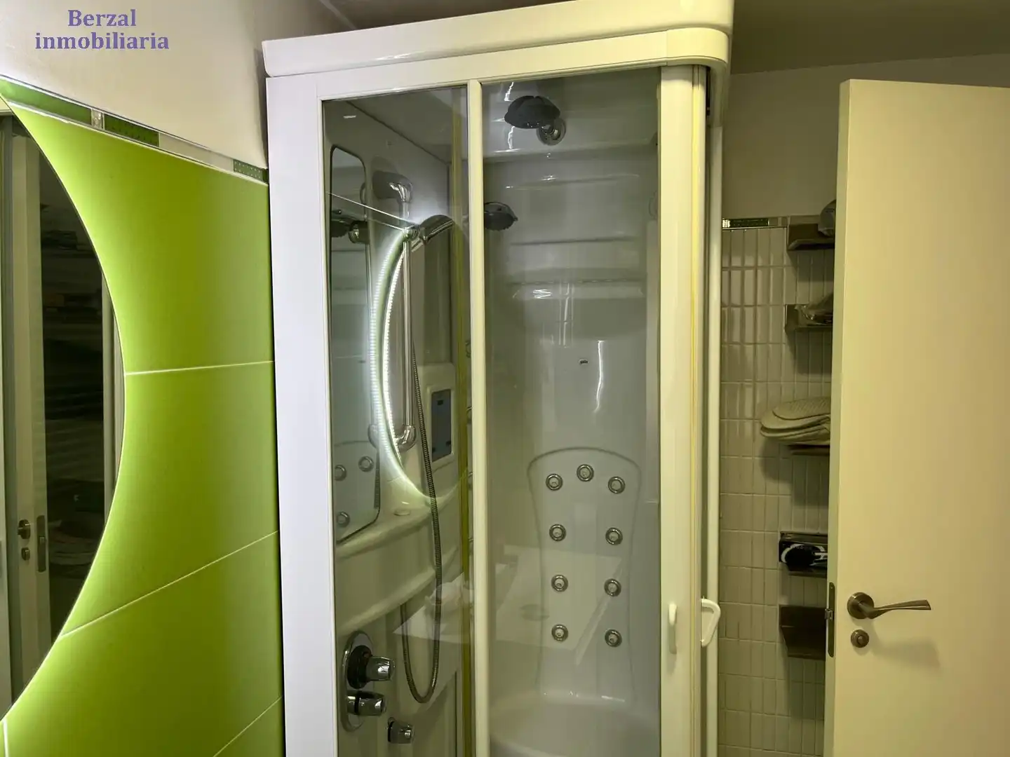 Bathroom of Flat for sale in  Logroño  with Air Conditioner, Heating and Terrace