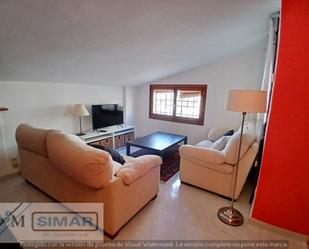 Sala d'estar de Apartament de lloguer en  Toledo Capital amb Aire condicionat, Calefacció i Moblat