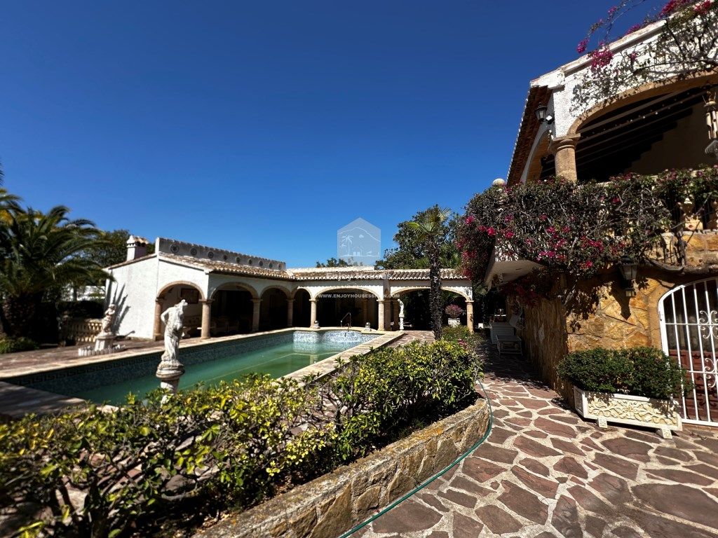 Vista exterior de Casa o xalet en venda en Jávea / Xàbia amb Aire condicionat, Calefacció i Jardí privat