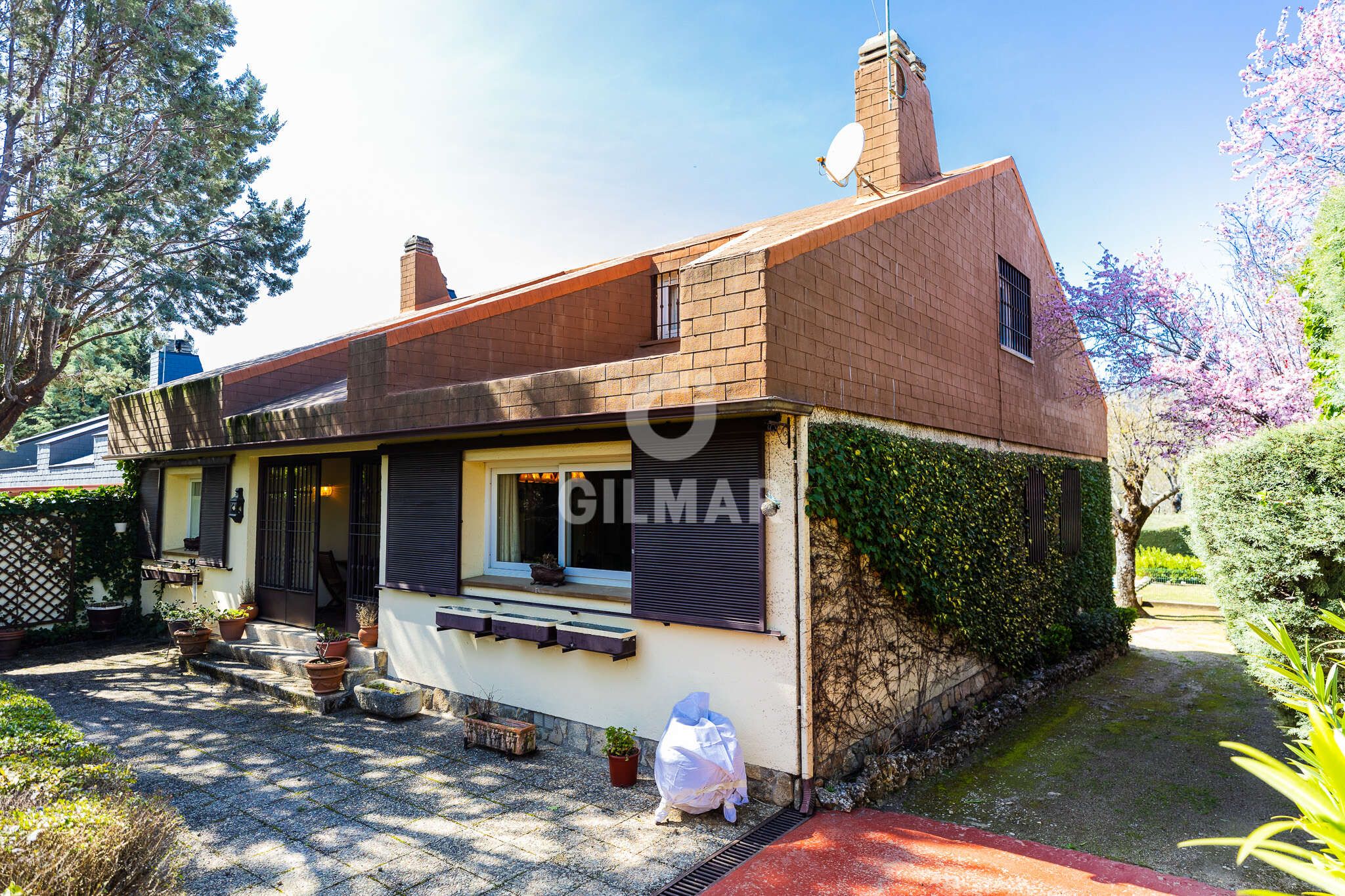 Außenansicht von Einfamilien-Reihenhaus zum Verkauf in Los Molinos mit Heizung, Privatgarten und Schwimmbad