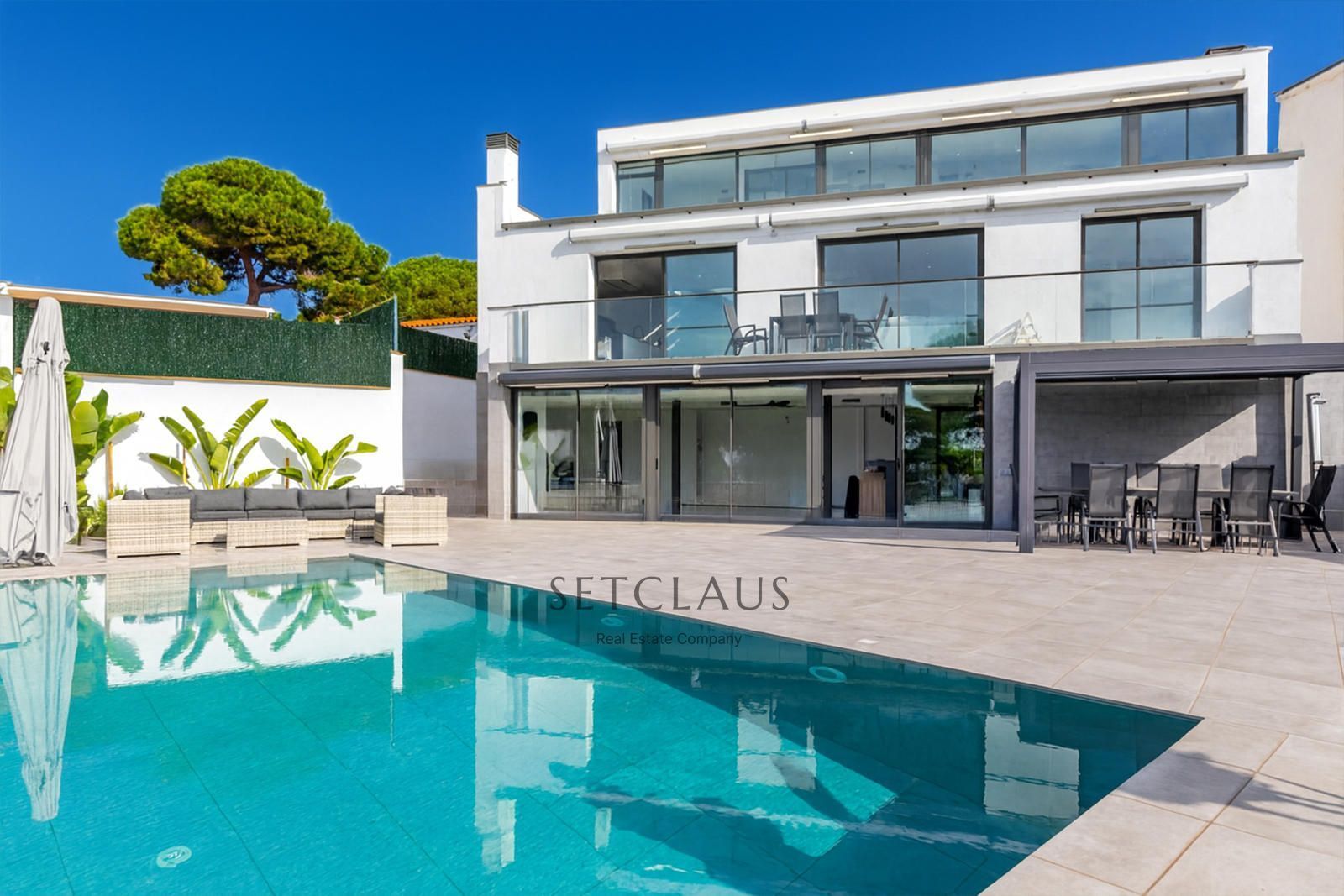 Exterior view of House or chalet for sale in Badalona  with Air Conditioner, Heating and Private garden