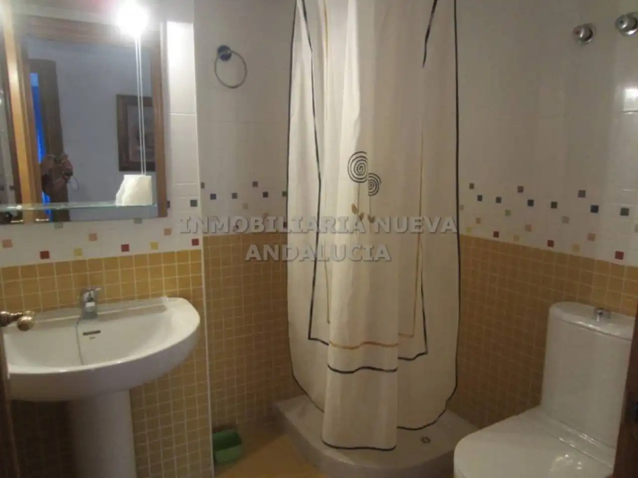 Baño de Piso de alquiler en Almería con Amueblado