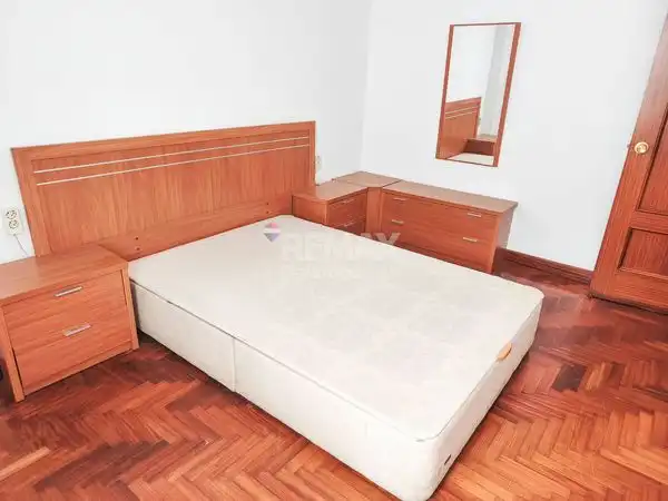 Dormitori de Pis en venda en Vigo  amb Calefacció, Parquet i Terrassa