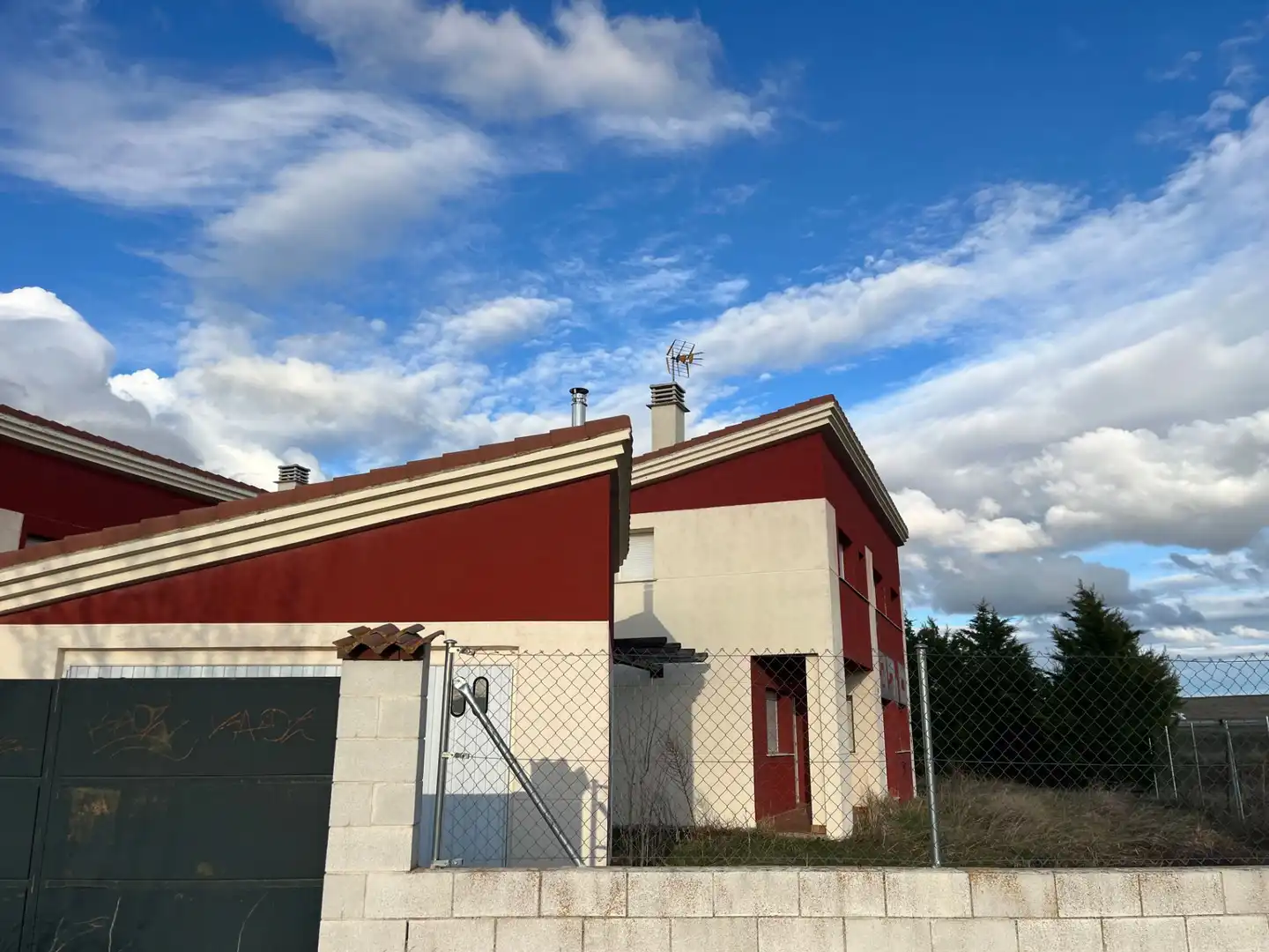 Exterior view of Houses for sale in Sanchidrián  with Private garden and Terrace
