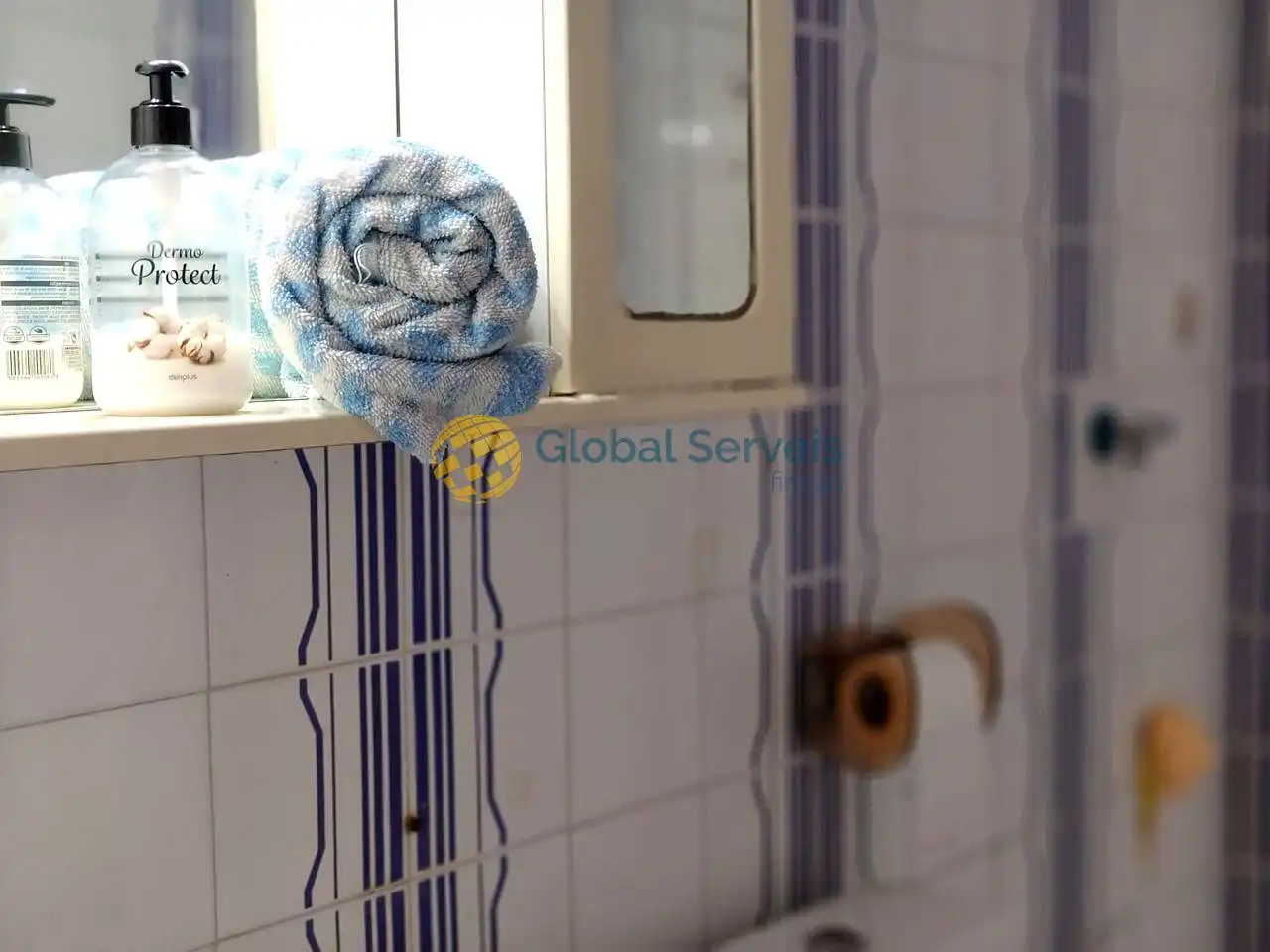 Badezimmer von Erdgeschoss zum Verkauf in Abrera mit Klimaanlage, Heizung und Privatgarten