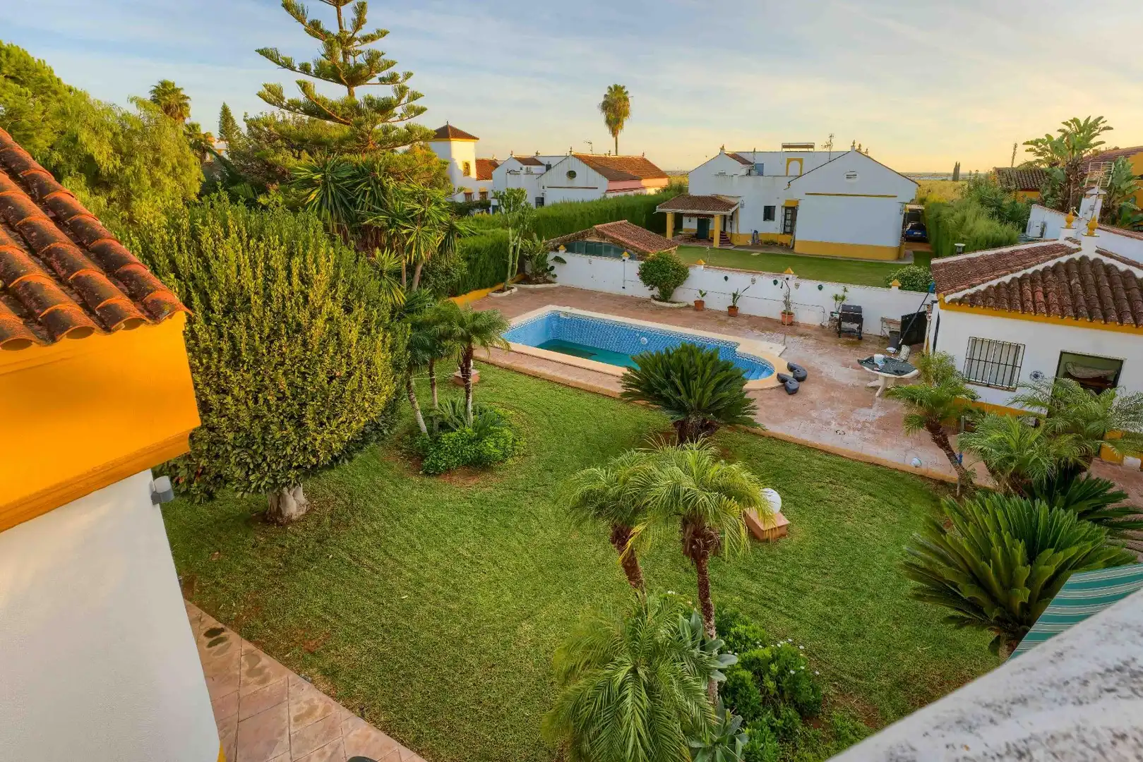 Garden of Houses for sale in Espartinas  with Air Conditioner, Private garden and Terrace