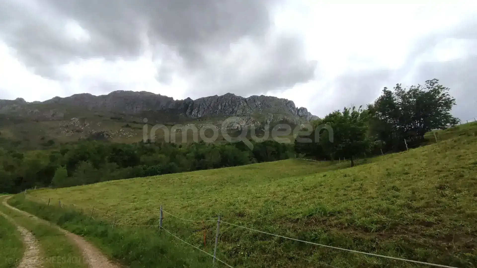 Finca rústica en venda en Cabrales amb Jardí privat
