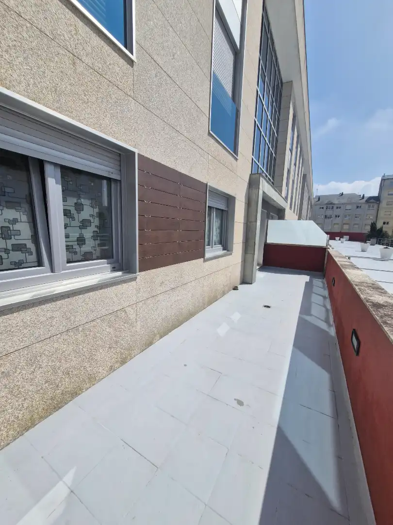 Außenansicht von Wohnung zum Verkauf in Foz mit Heizung, Terrasse und Abstellraum