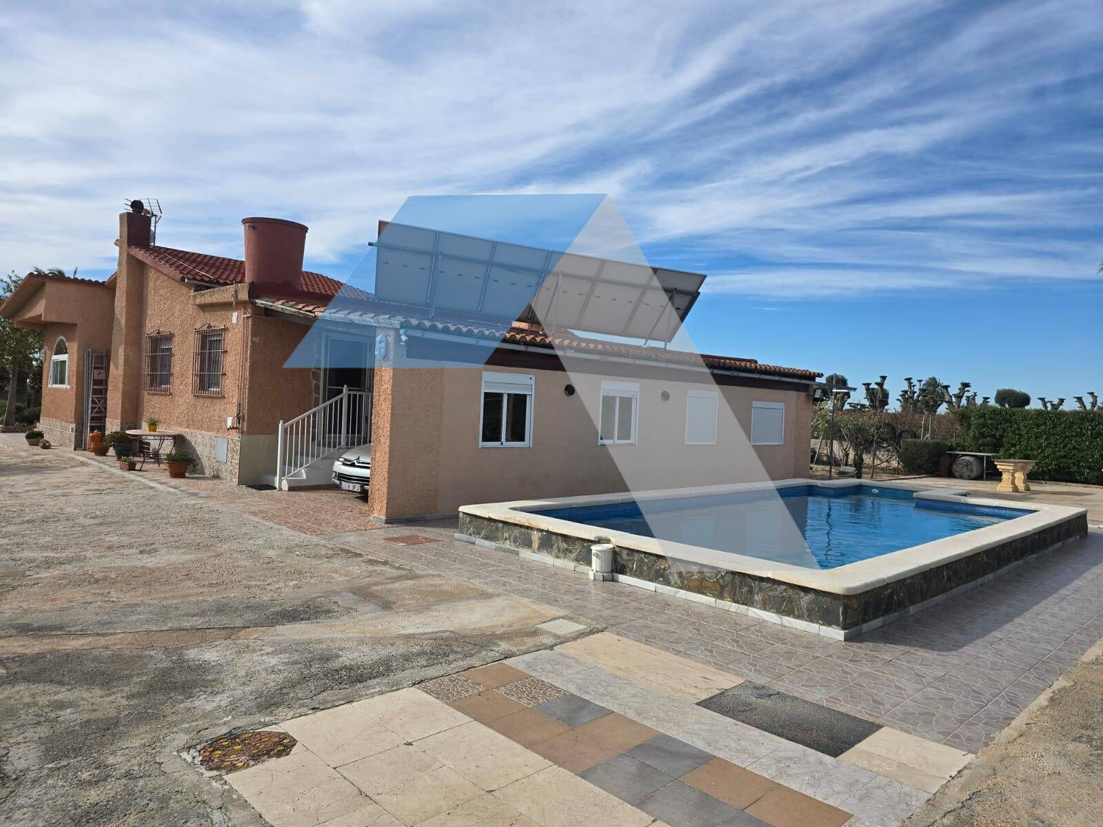 Vista exterior de Casa o xalet en venda en Elche / Elx amb Calefacció, Jardí privat i Parquet