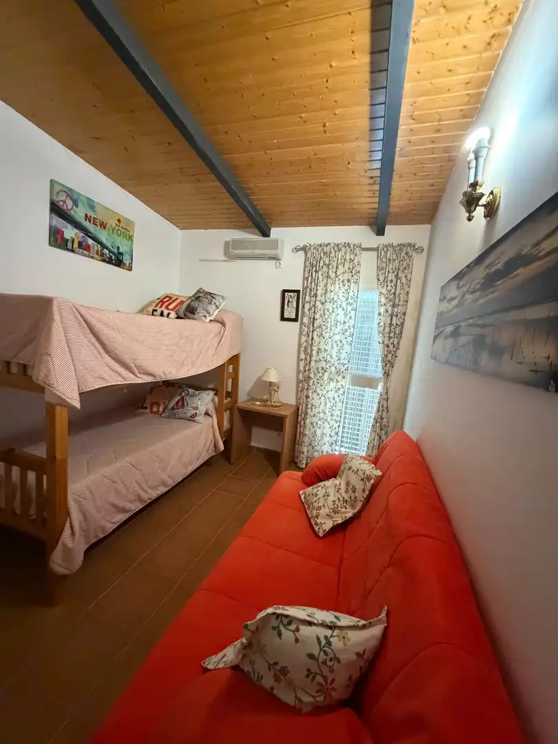 Dormitori de Casa o xalet en venda en El Castillo de las Guardas amb Jardí privat i Piscina comunitària