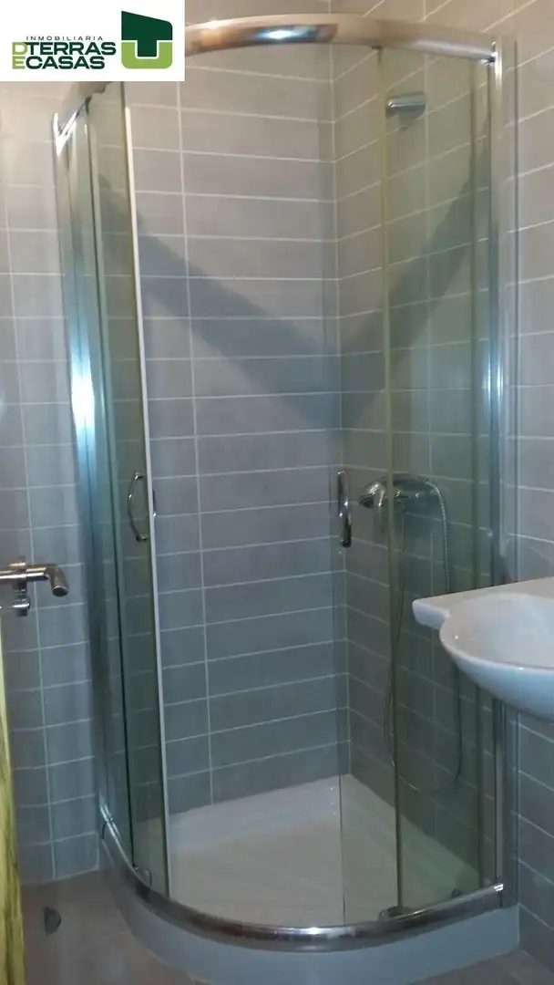 Baño de Ático de alquiler en Marín con Piscina y Piscina comunitaria