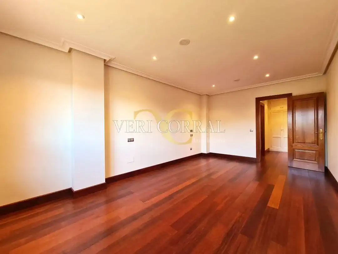 Habitación de Casa o chalet en venta en Oviedo  con Calefacción, Jardín privado y Terraza