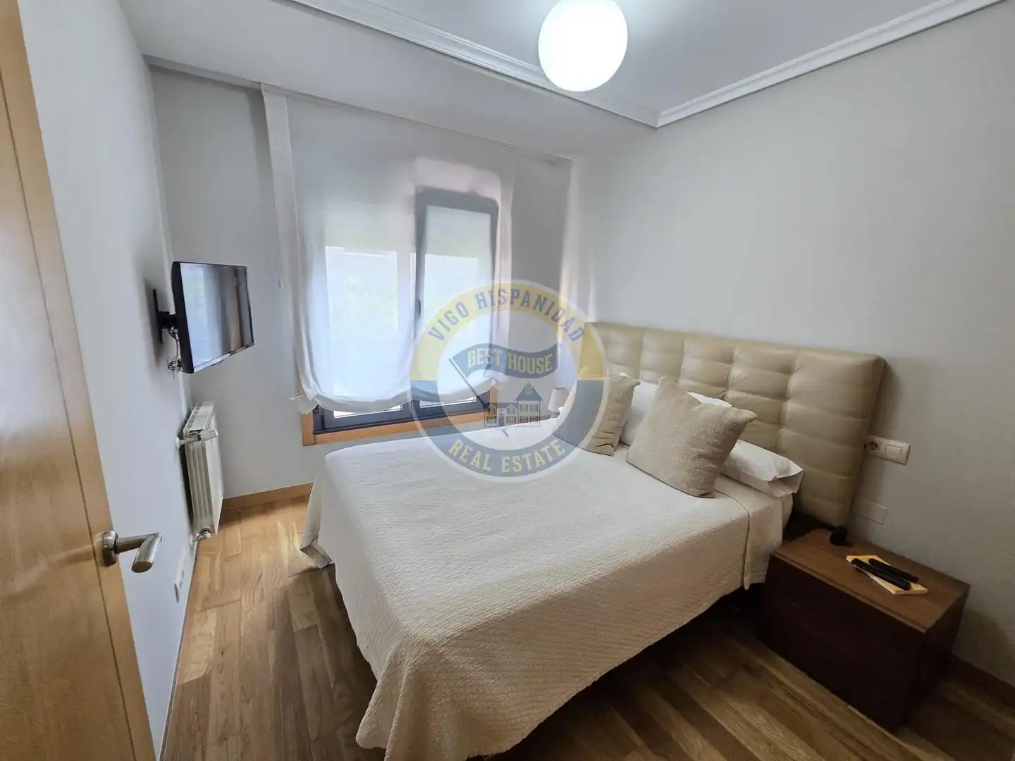 Schlafzimmer von Wohnung zur Miete in Vigo  mit Heizung, Parkett und Möbliert