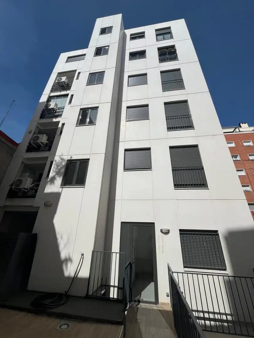 Vista exterior de Pis en venda en Madrid amb Jardí privat, Traster i Alarma