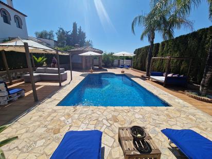 Piscina de Casa o xalet en venda en Alhaurín de la Torre amb Aire condicionat, Jardí privat i Traster