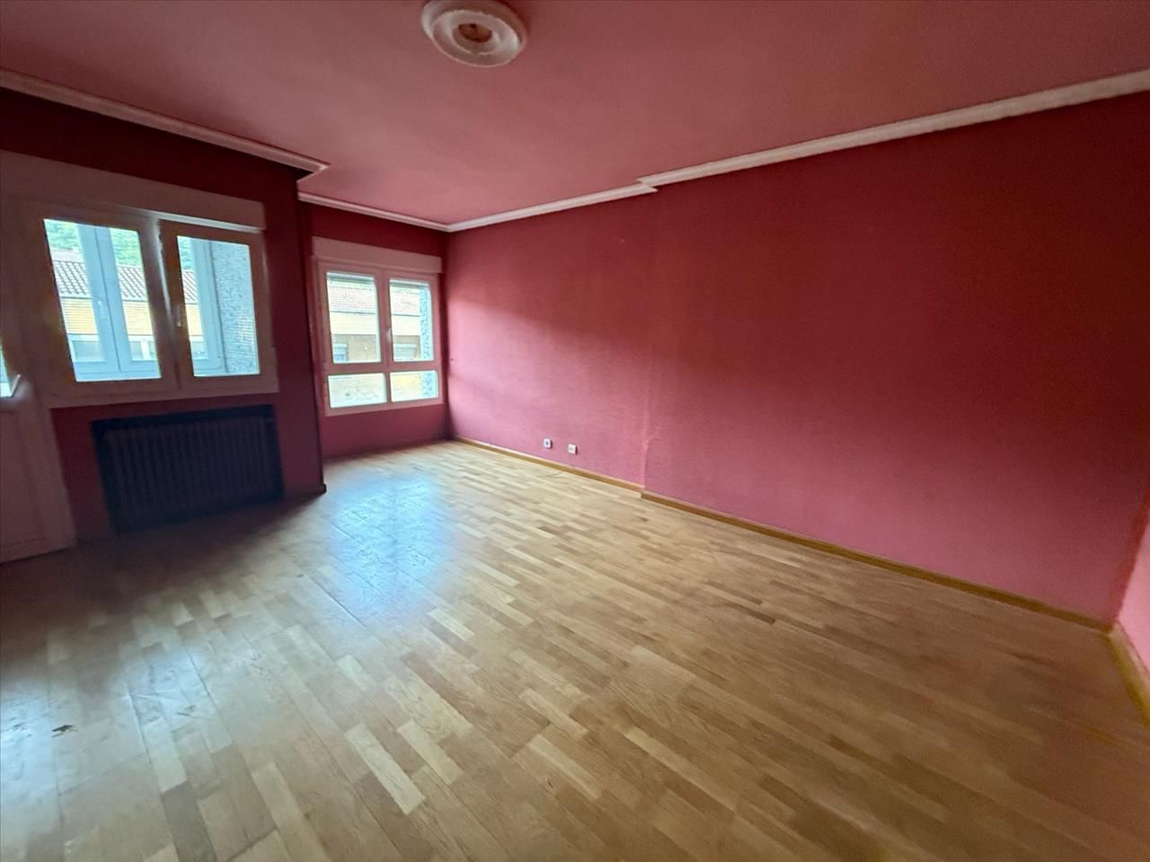 Pis en venda a MANUEL LLANEZA, Sama