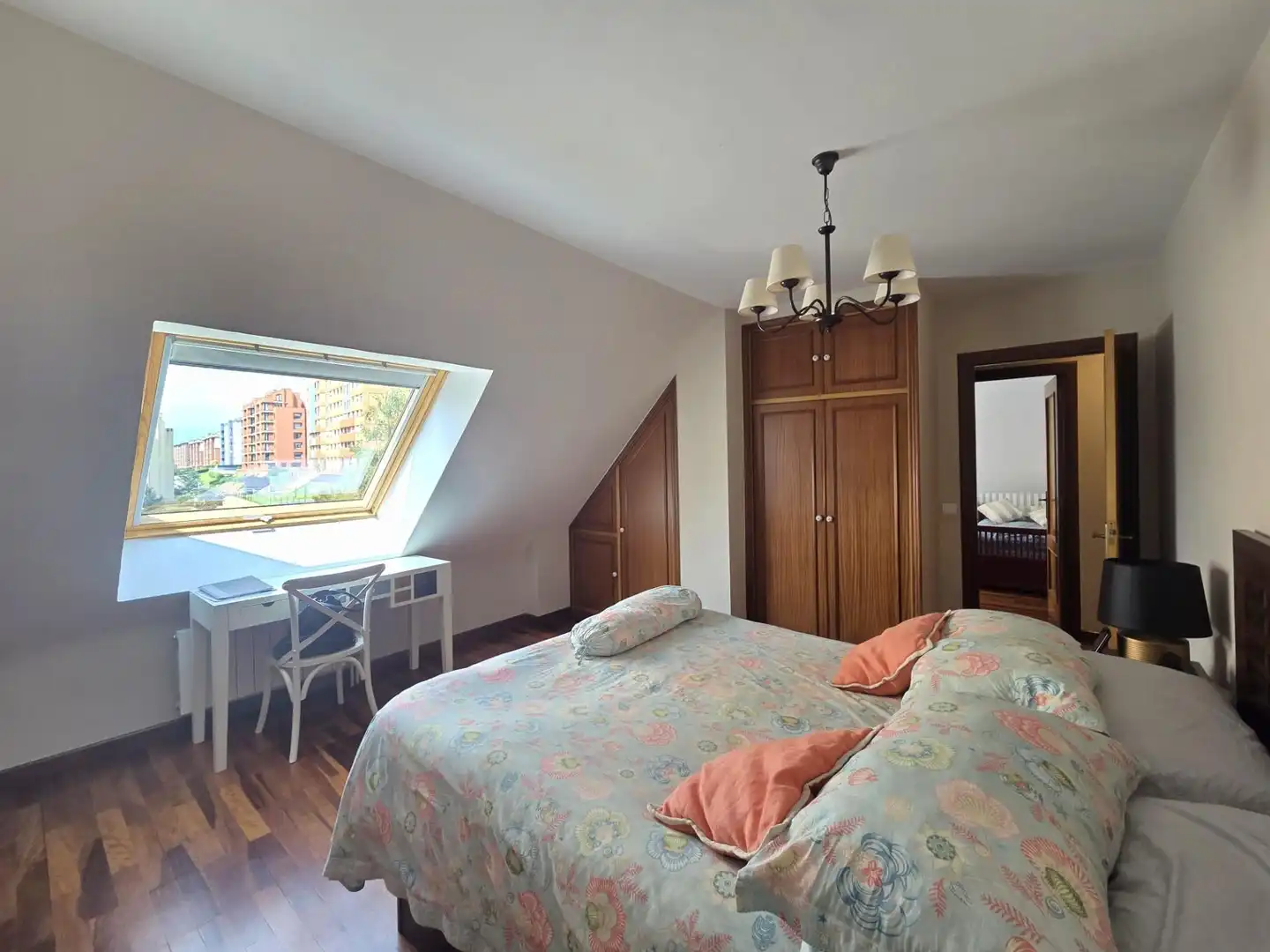 Schlafzimmer von Dachboden zur Miete in Santander mit Heizung, Privatgarten und Parkett