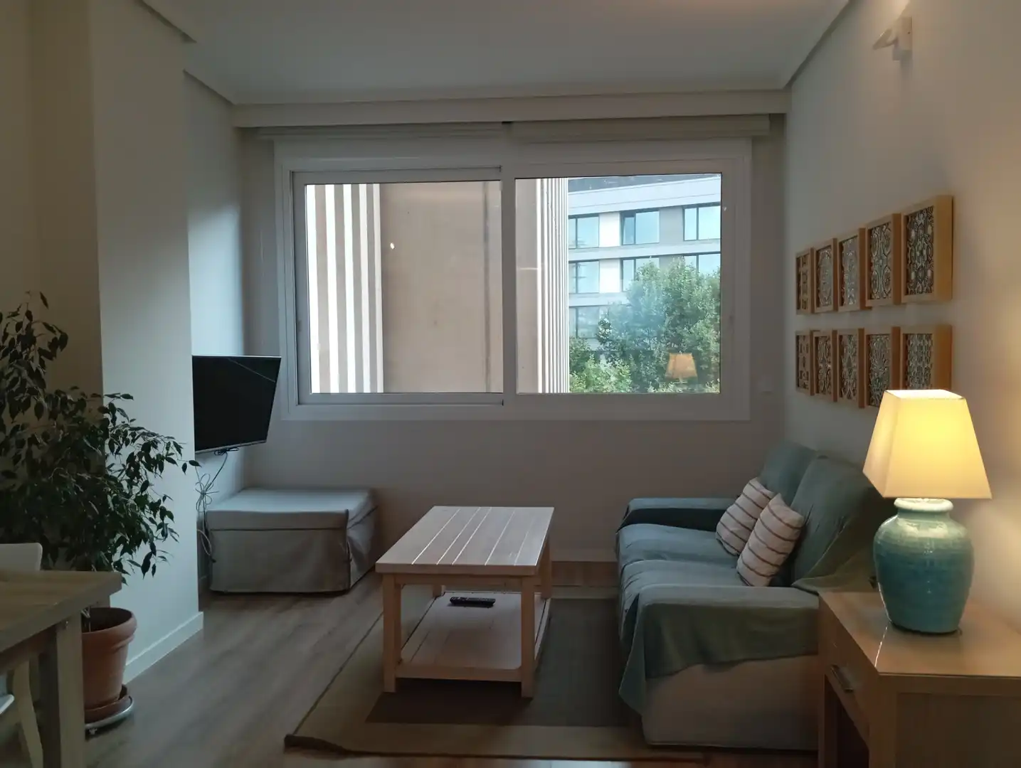 Living room of Flat for rent in Madrid  with Air Conditioner, Heating and Furnished
