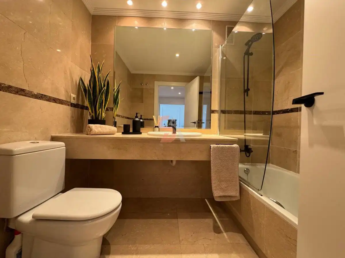 Badezimmer von Wohnung zur Miete in Valladolid mit Heizung, Möbliert und Gemeinschaftspool