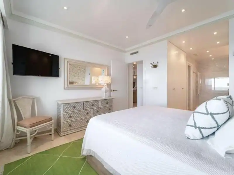 Dormitori de Apartament en venda en Marbella amb Aire condicionat, Calefacció i Terrassa