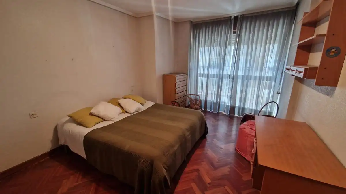 Habitación de Piso en venta en León Capital  con Calefacción, Parquet y Terraza
