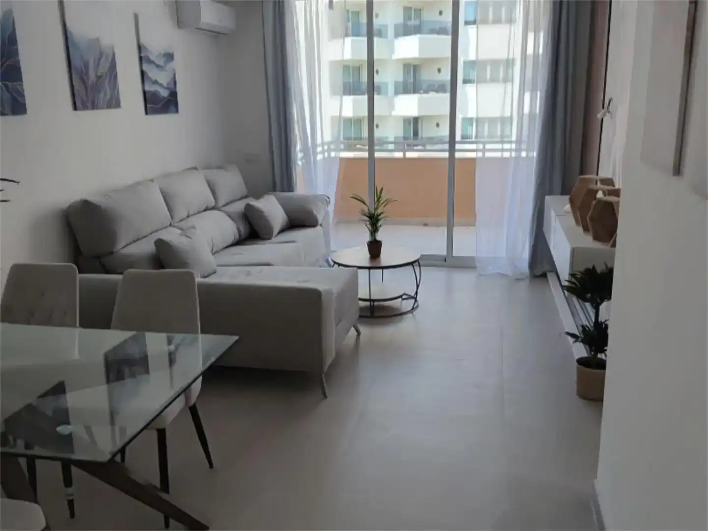 Sala d'estar de Pis en venda en Fuengirola amb Aire condicionat i Balcó