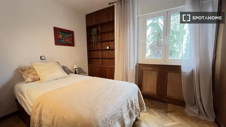 Bedroom of Flat for rent in Madrid  with Air Conditioner, Heating and Furnished