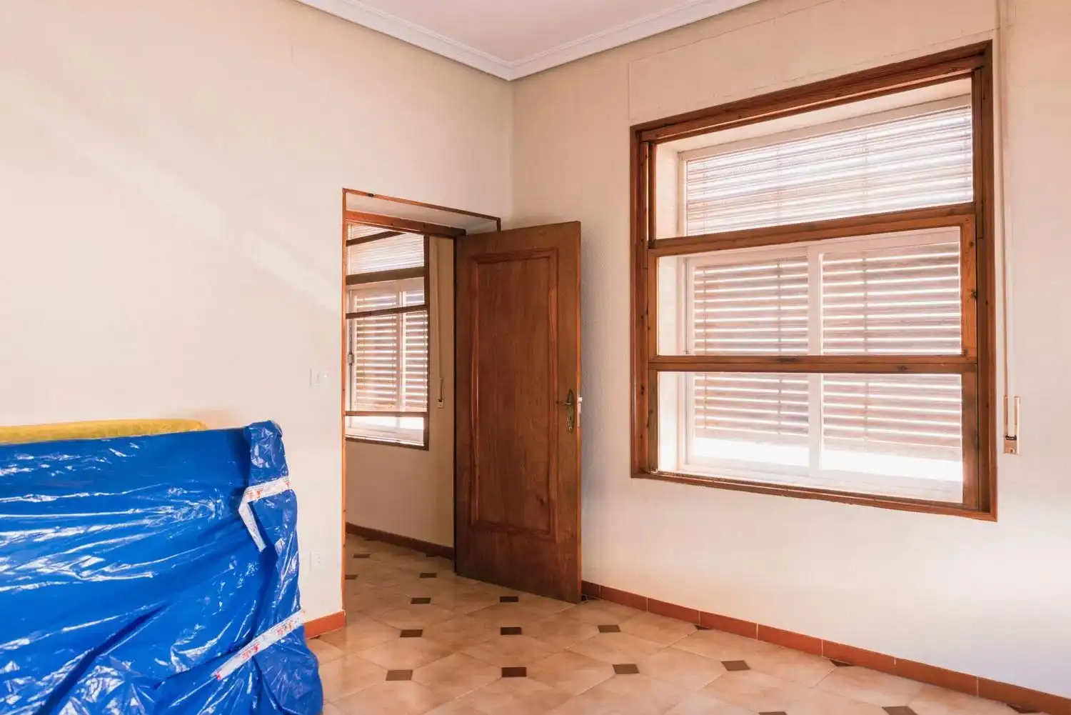 Houses for sale in Socuéllamos  with Air Conditioner, Terrace and Storage room