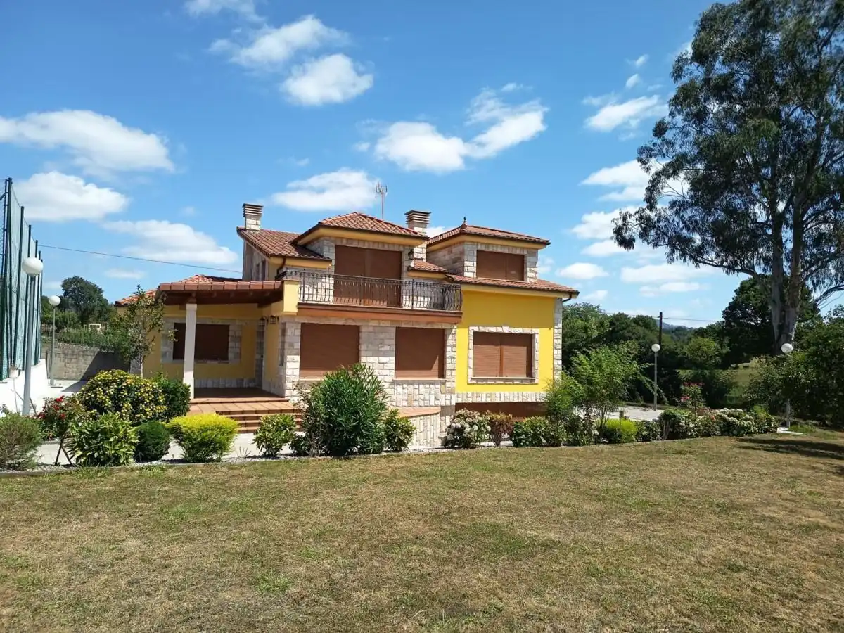 Vista exterior de Casa o xalet en venda en Siero amb Calefacció, Jardí privat i Terrassa