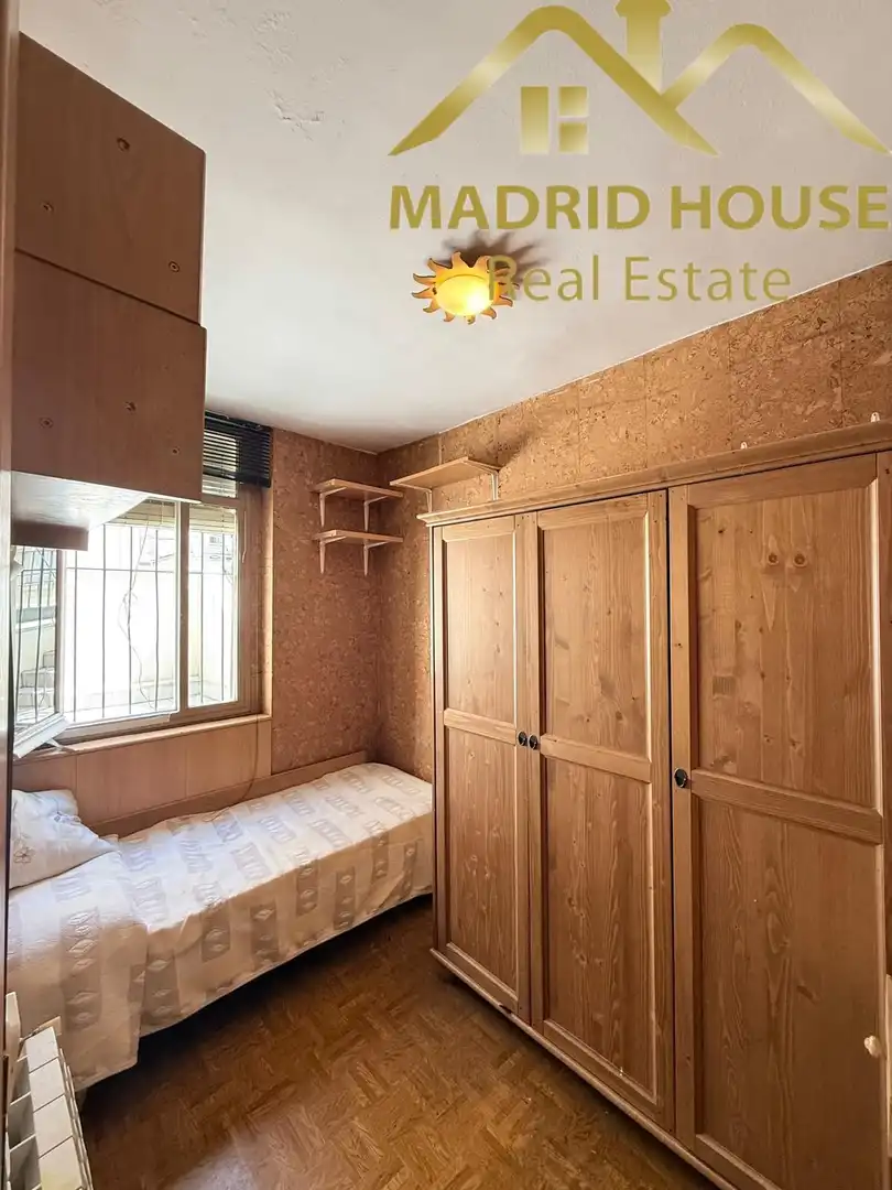 Bedroom of Flat for sale in Madrid  with Air Conditioner and Heating