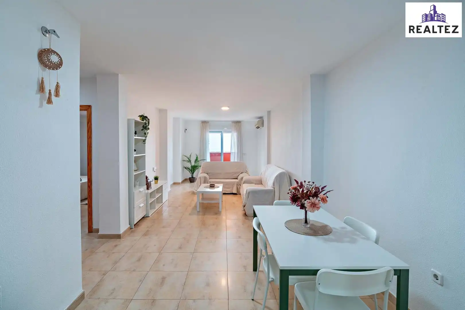 Sala de estar de Piso en venta en Roquetas de Mar con Aire acondicionado, Terraza y Amueblado