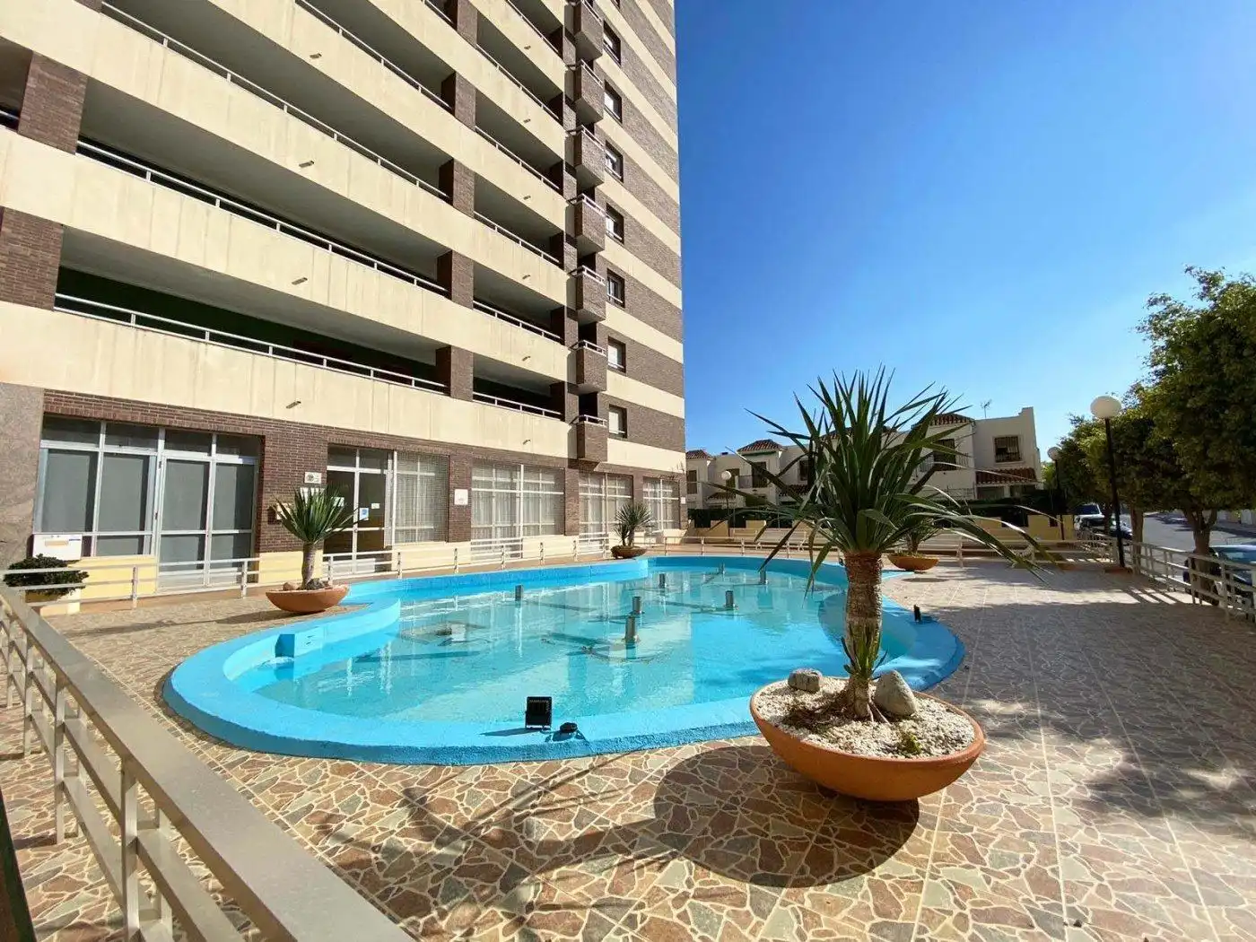 Piscina de Piso en venta en Roquetas de Mar con Aire acondicionado, Calefacción y Piscina comunitaria